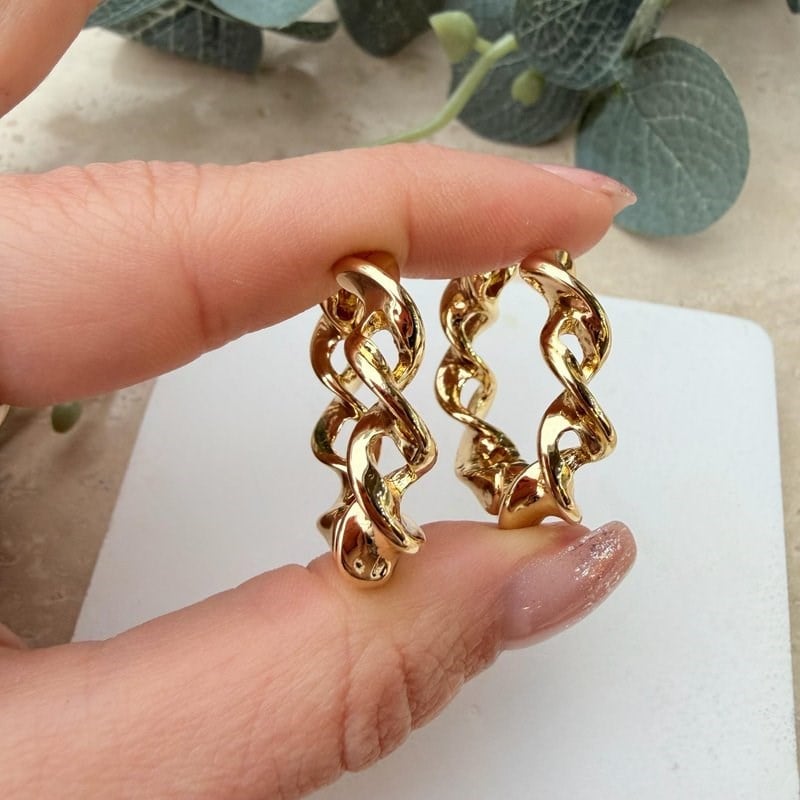 Parlak Gold Kıvrımlı Halka Küpe
