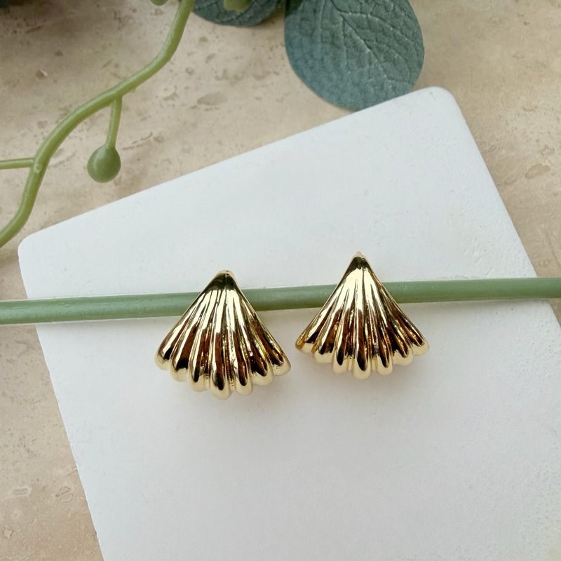 Parlak Gold Midye Küpe