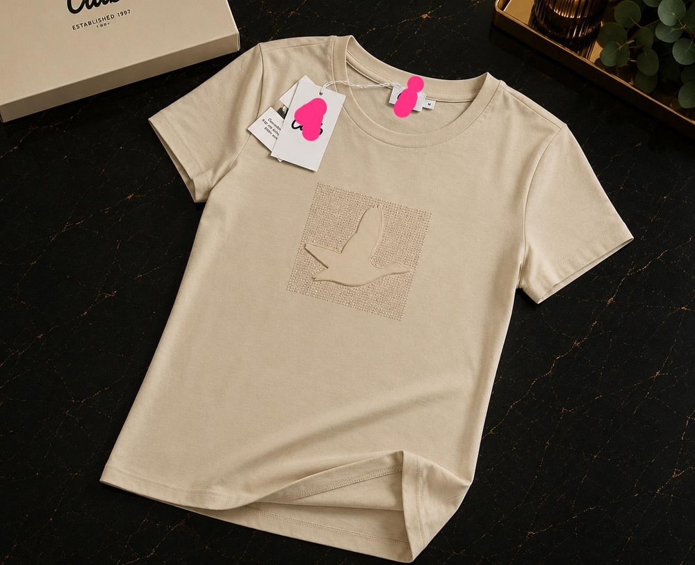 BYMN BEJ KABARTMALI DESEN VE TAŞ DETAYLI KADIN TSHIRT 