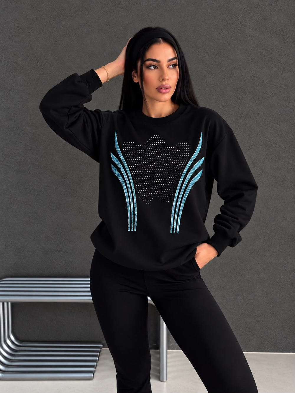 KADIN TAŞ DETAYLI SİYAH SWEATSHIRT 