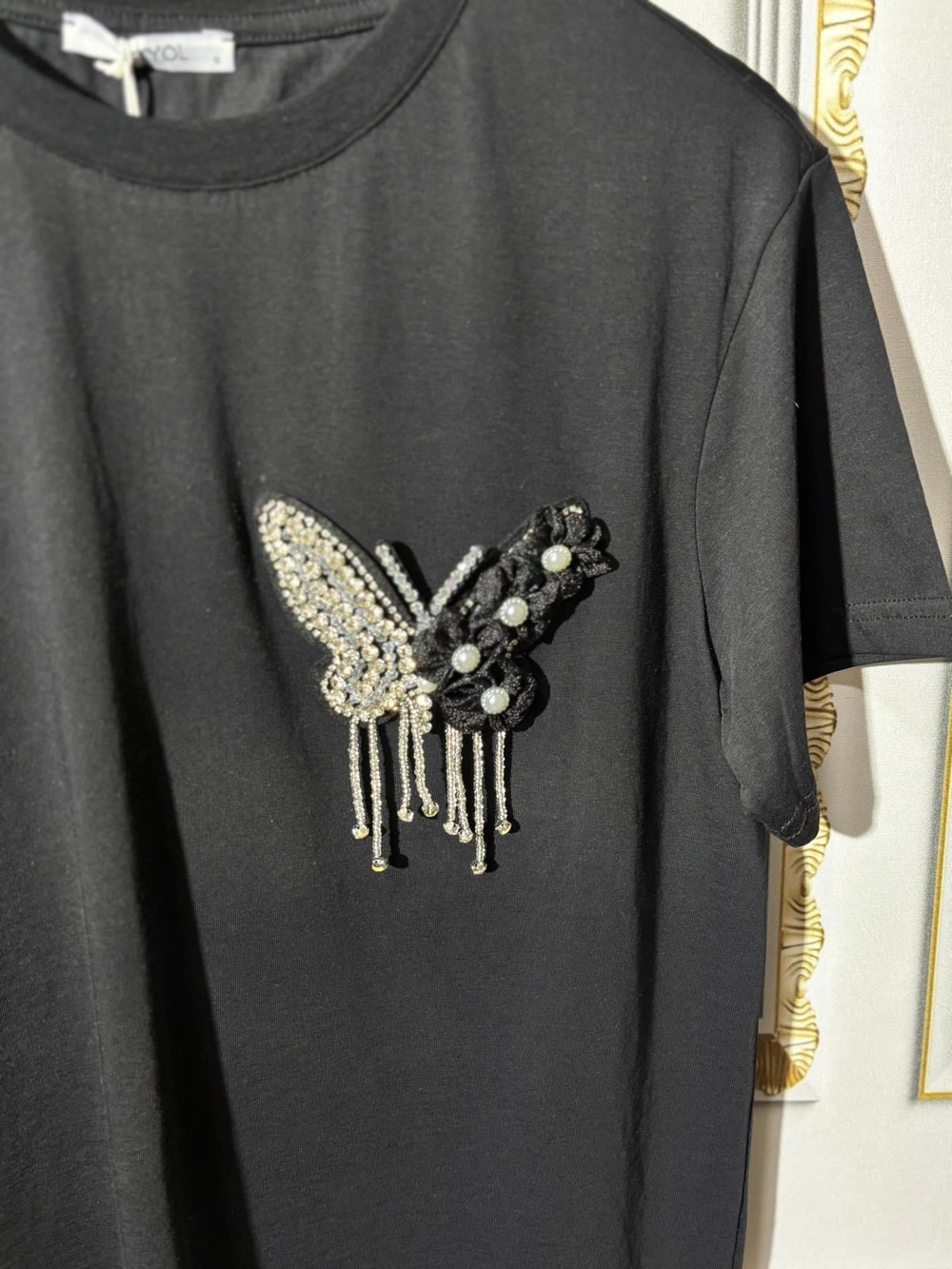 TAŞLI KELEBEK FİGÜRLÜ SİYAH  KADIN T-SHIRT