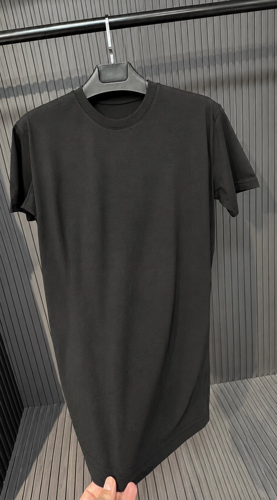 TH METAL LOGO ERKEK SİYAH TSHIRT