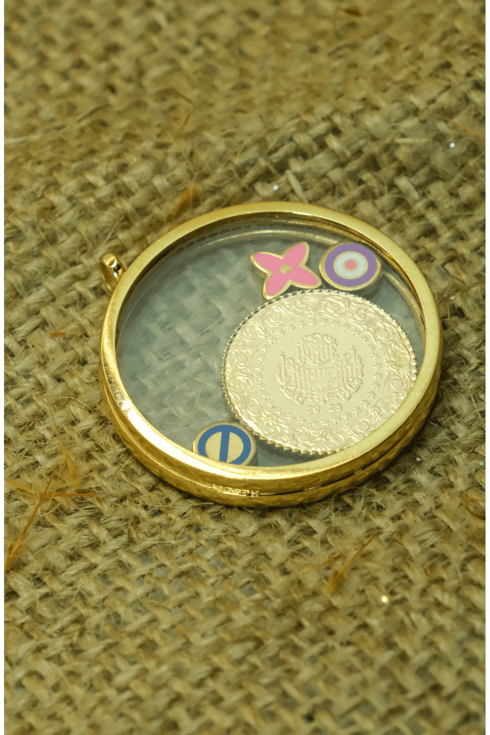 CAM ÇERÇEVELİ ÇEYREK KOLYE UCU 22 AYAR A069194