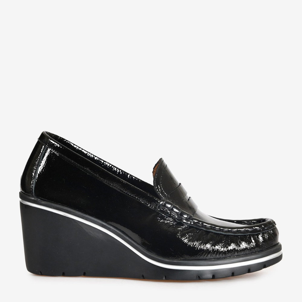 Flower Siyah Rugan Dolgu Topuk Kadın Loafer