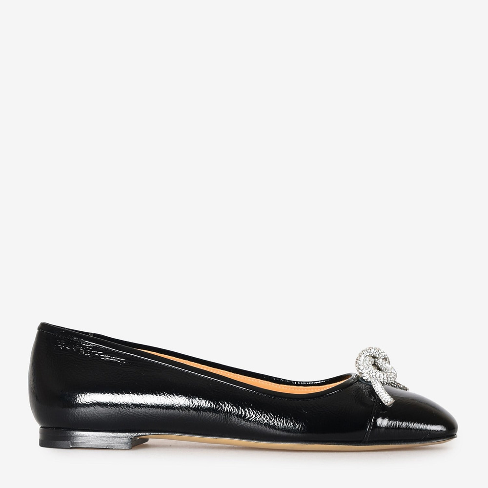 Siyah Rugan Fiyonk Detaylı Kadın Loafer