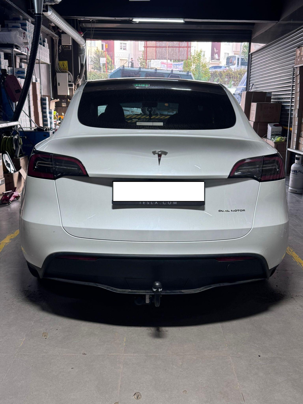 TESLA Model Y Çeki Demiri