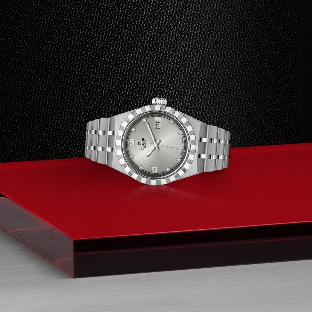Tudor Royal 