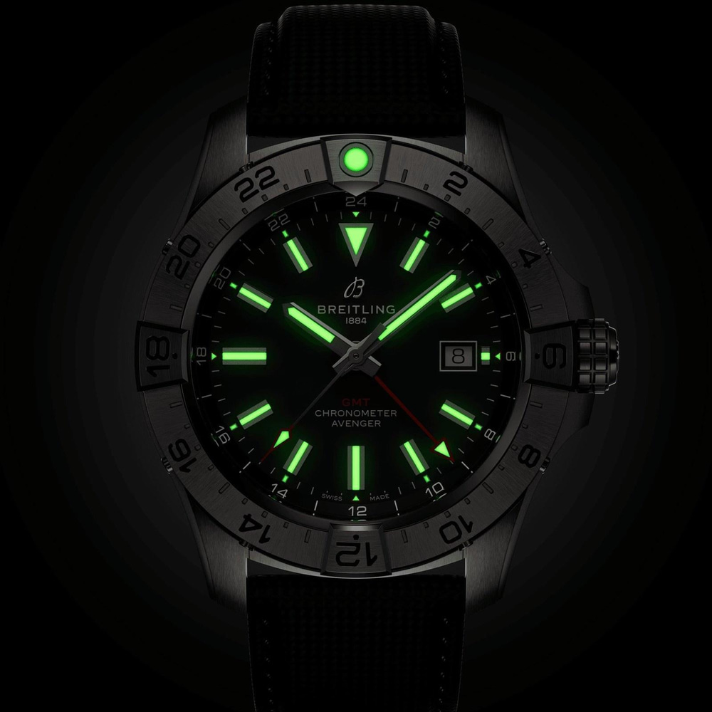 Breitling AVENGER AUTOMATIC GMT 44