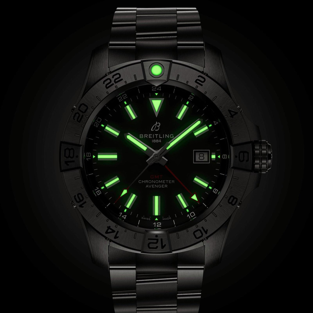 Breitling AVENGER AVENGER AUTOMATIC GMT 44