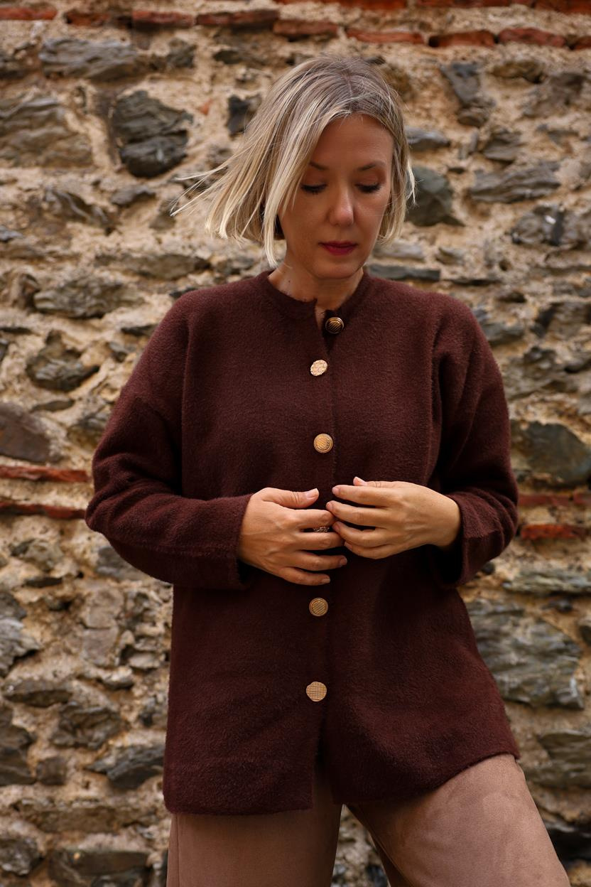 TRİKO YUVARLAK YAKA METAL DÜĞMELİ UZUN HIRKA