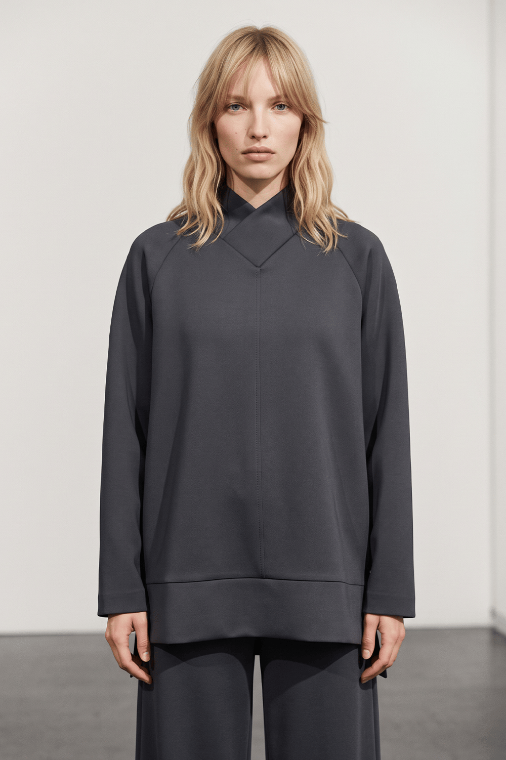 SCUBA REGLAN KOL GENİŞ V YAKA SWEATSHIRT