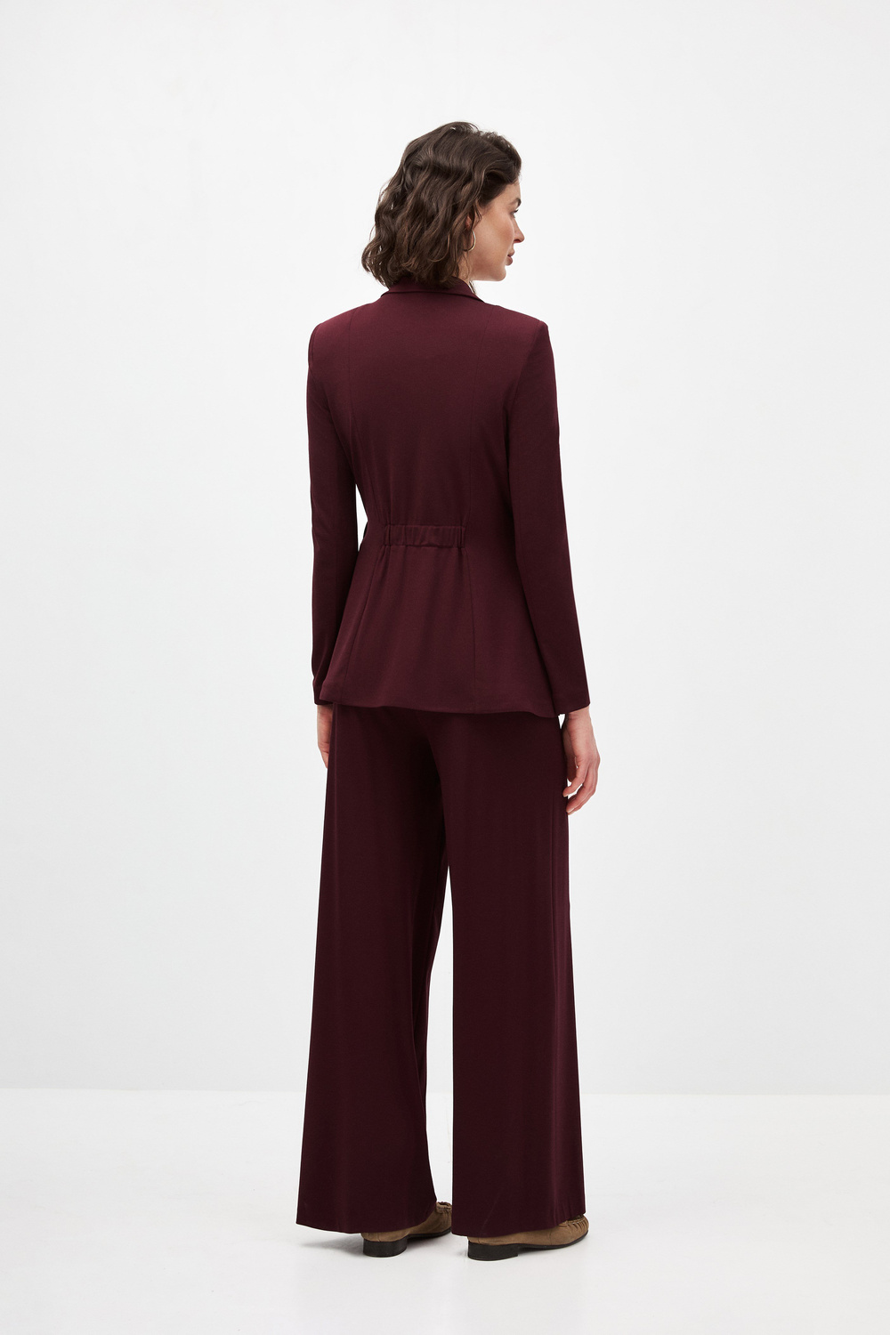2069-0229 SUIT (P)