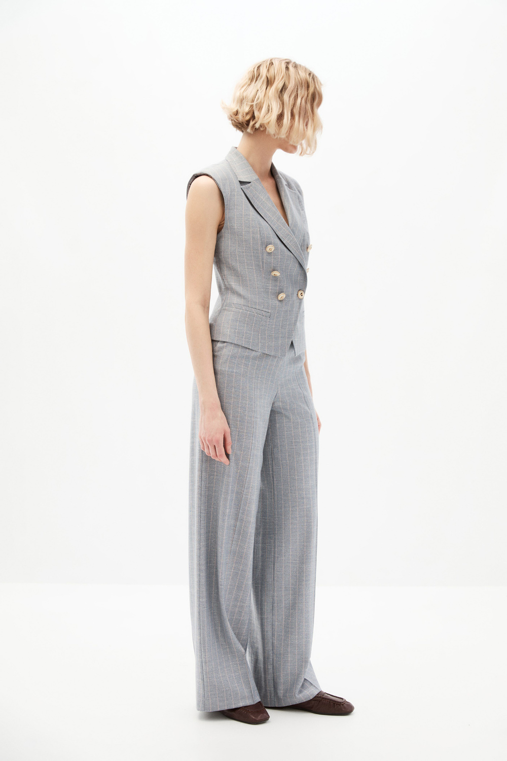 2077-0233 SUIT (P)