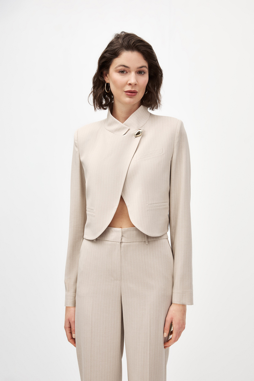 2106-0253 SUIT (P)