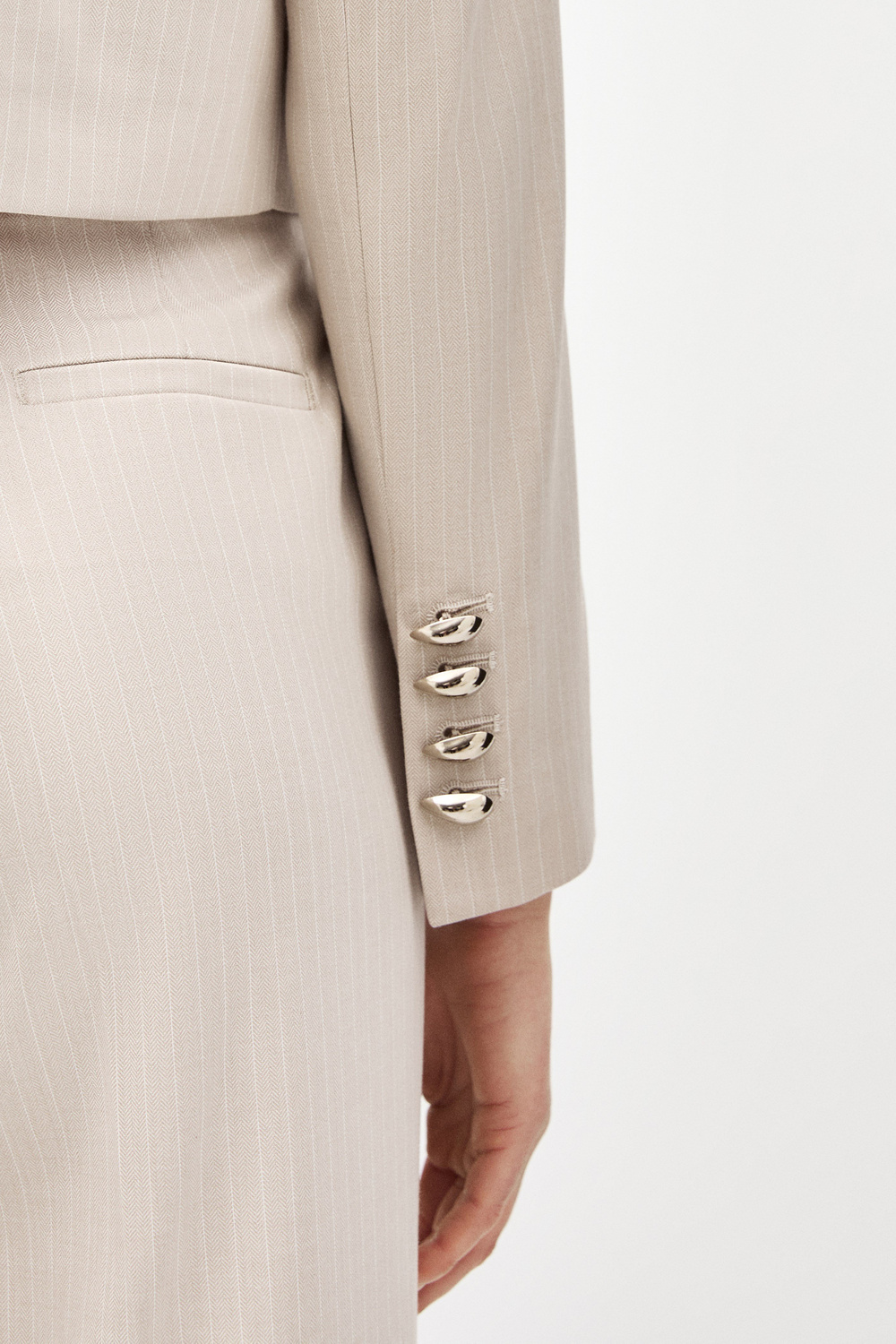 2106-0253 SUIT (P)