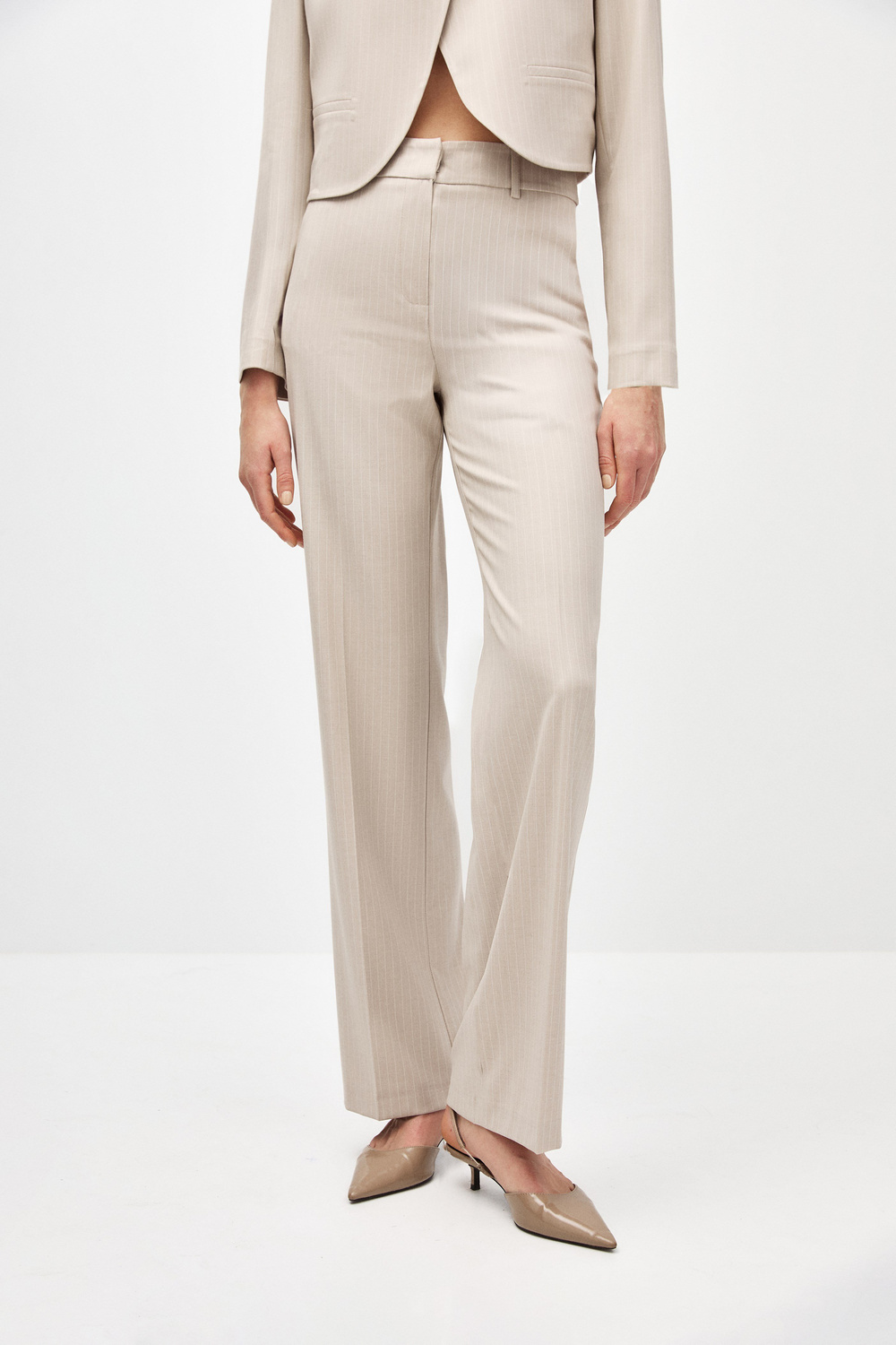 2106-0253 SUIT (P)