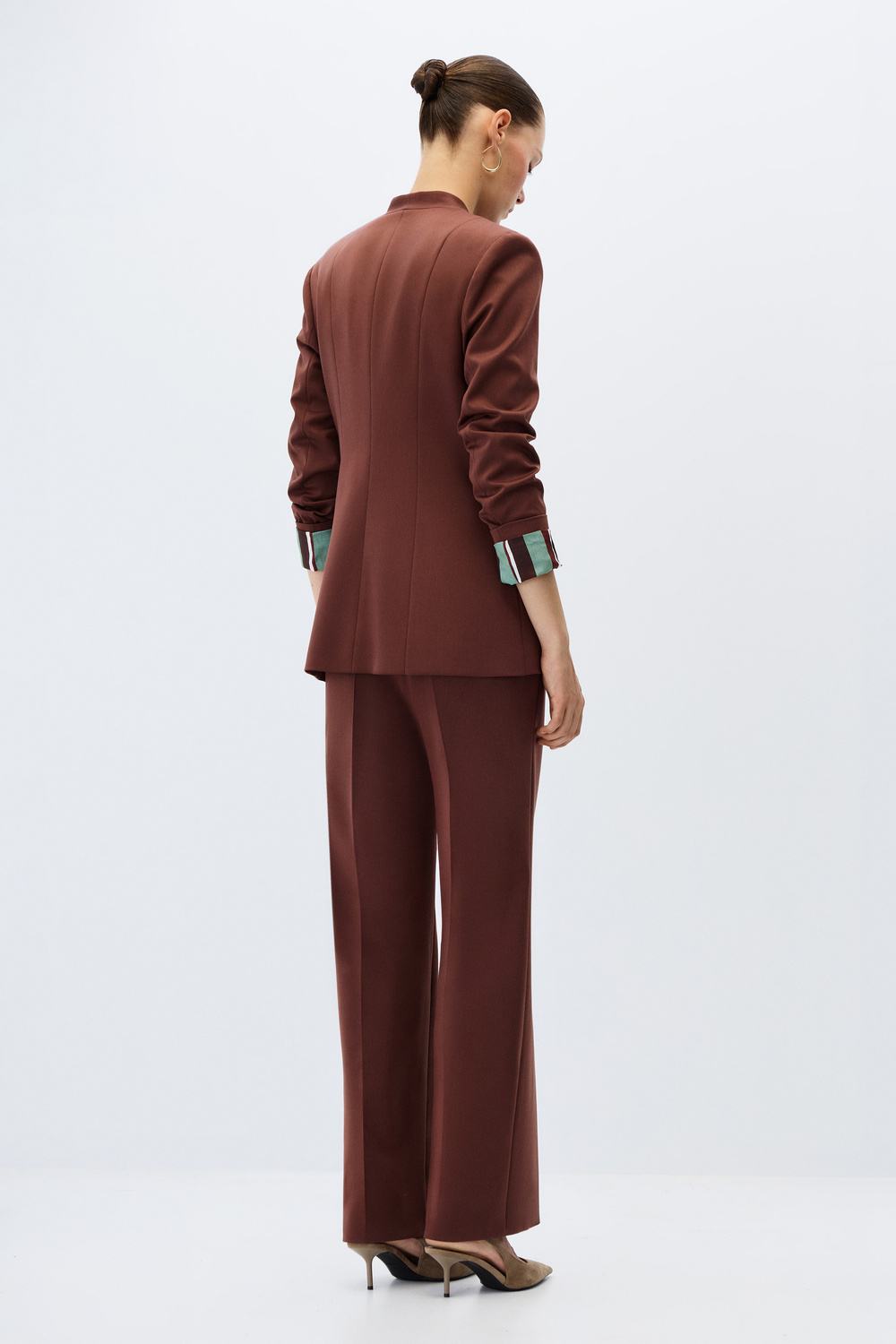 2127-0156 SUIT (P)