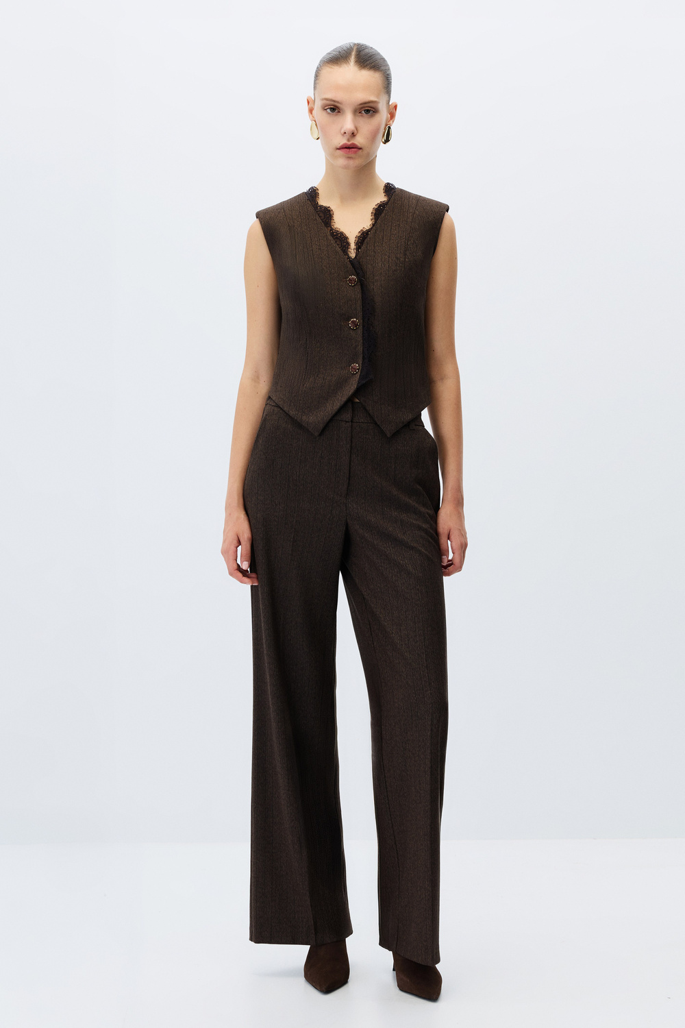 2132-0335 SUIT (P)