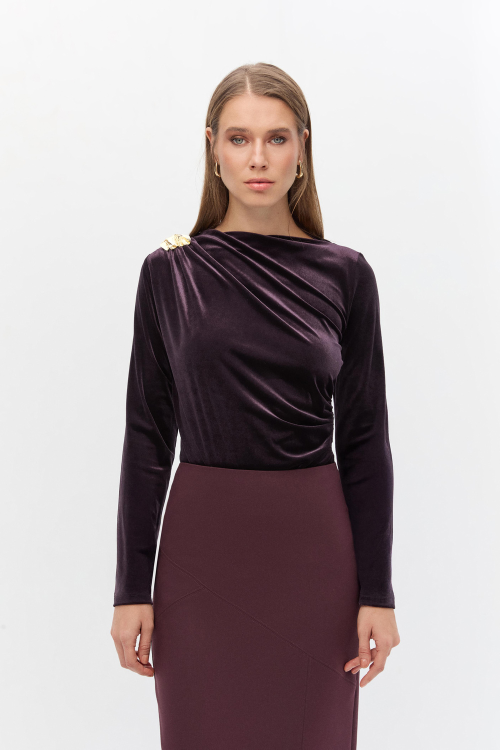 KADİFE OMZU BROŞLU BODYSUIT