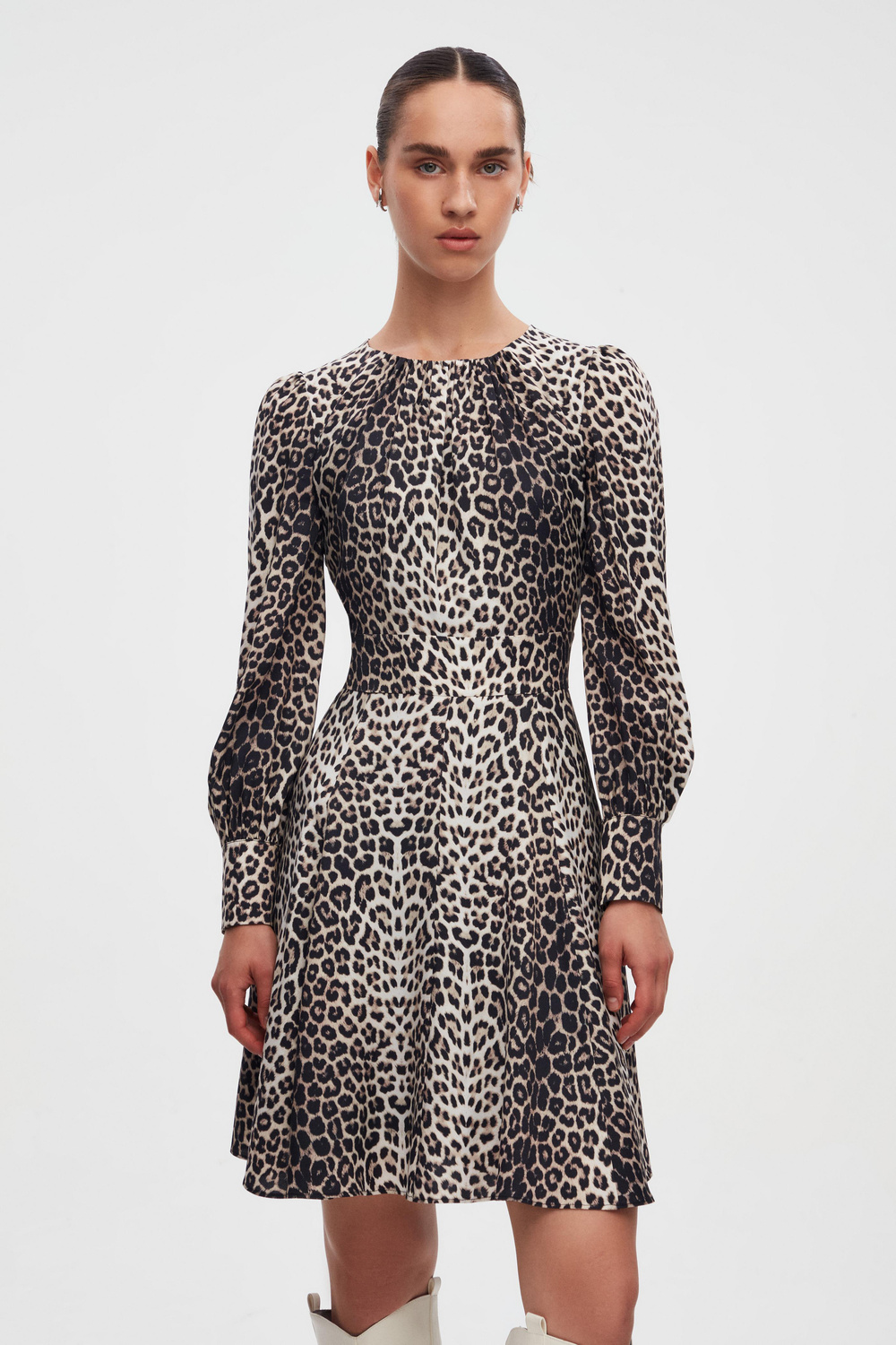 Uzun Kollu Leopar Desenli Kloş Mini Elbise