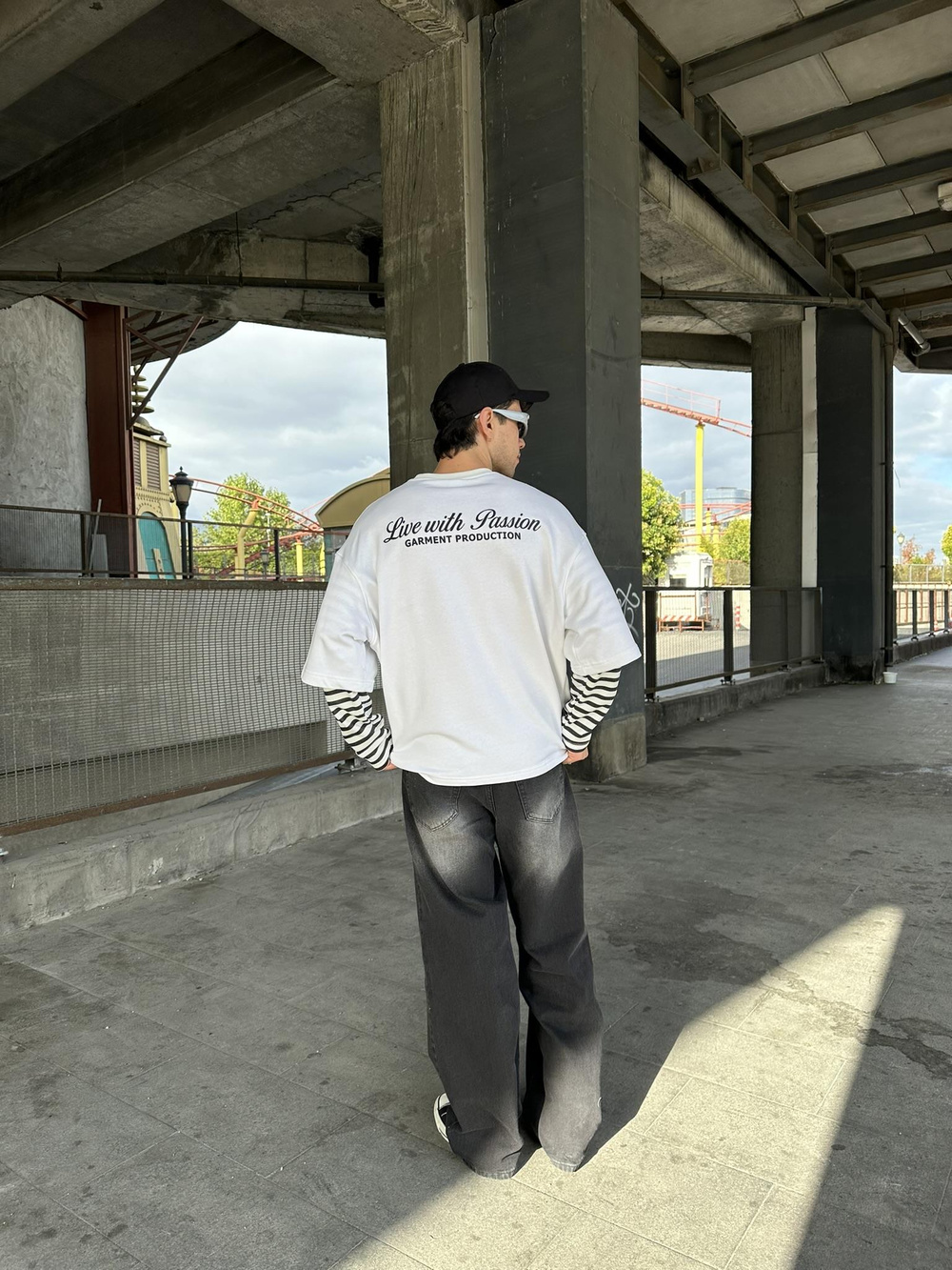 Bisiklet Yaka Live With Passion Baskılı Sweatshirt Beyaz