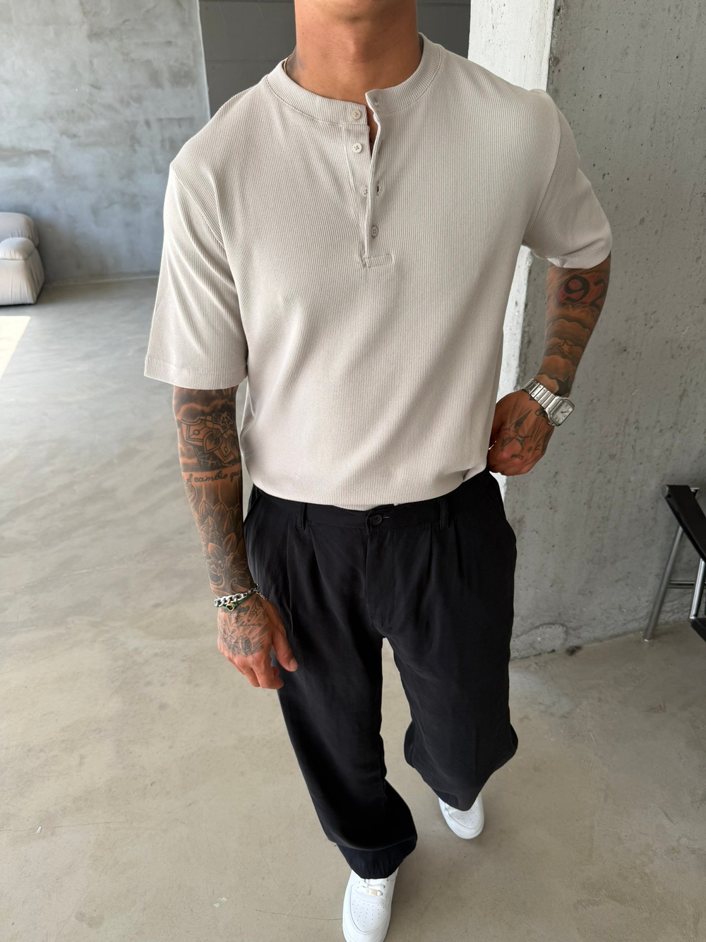 Dokulu Henly Yaka Basic T-Shirt - Taş