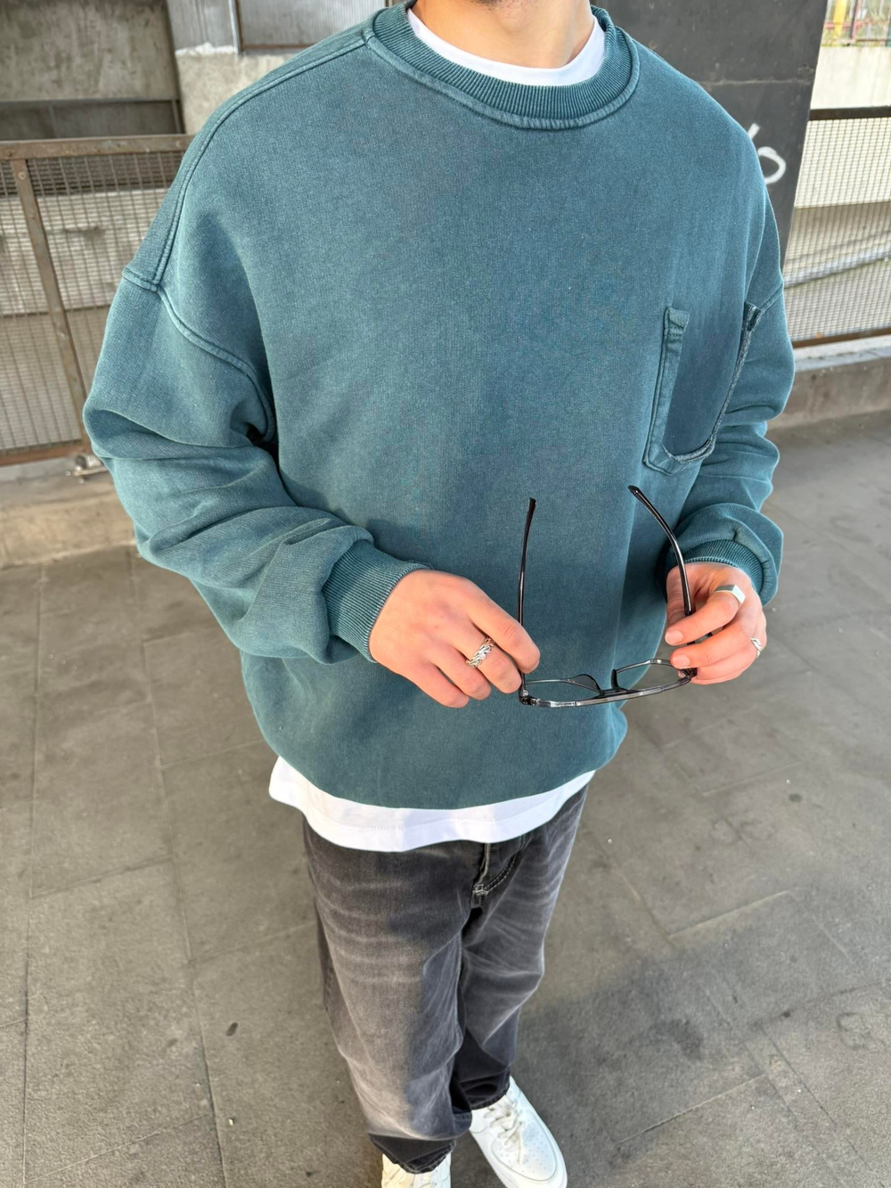 Erkek Oversize Cep Detaylı Yıkamalı Sweatshirt Soluk Mavi