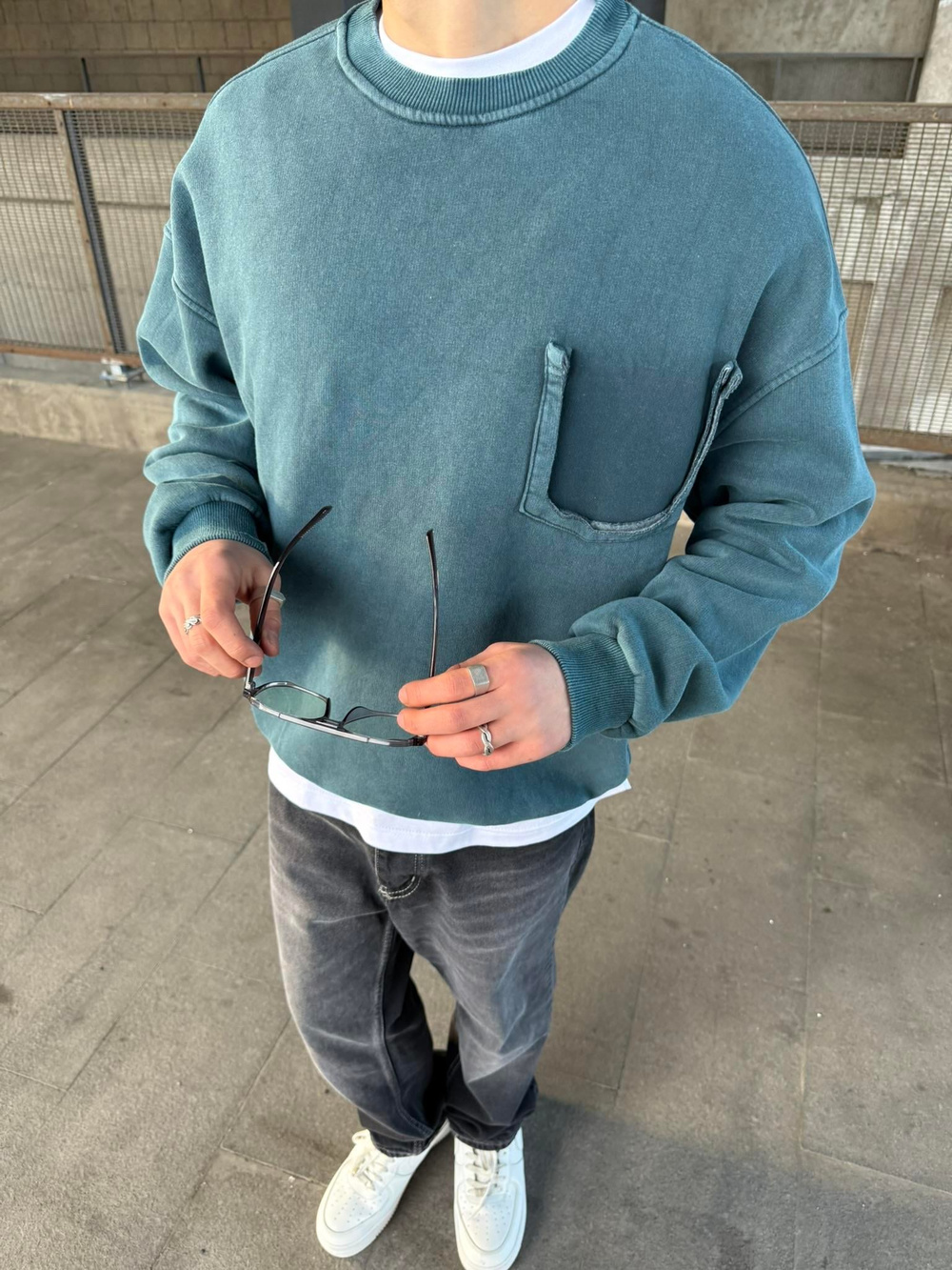 Erkek Oversize Cep Detaylı Yıkamalı Sweatshirt Soluk Mavi