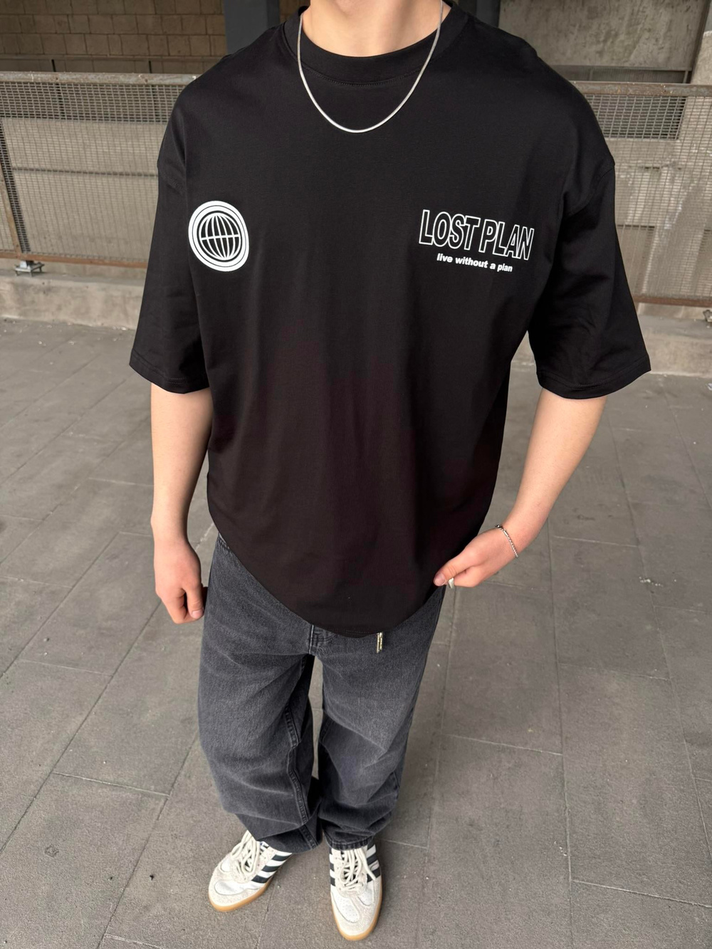 Lost Plan World Baskılı Oversize T-Shirt - Siyah