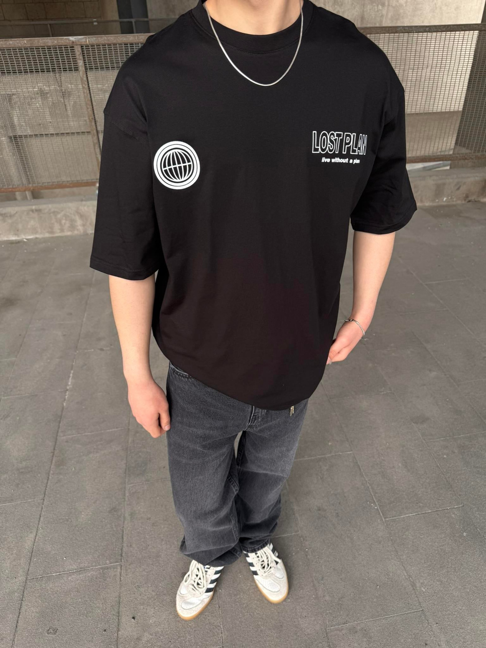 Lost Plan World Baskılı Oversize T-Shirt - Siyah