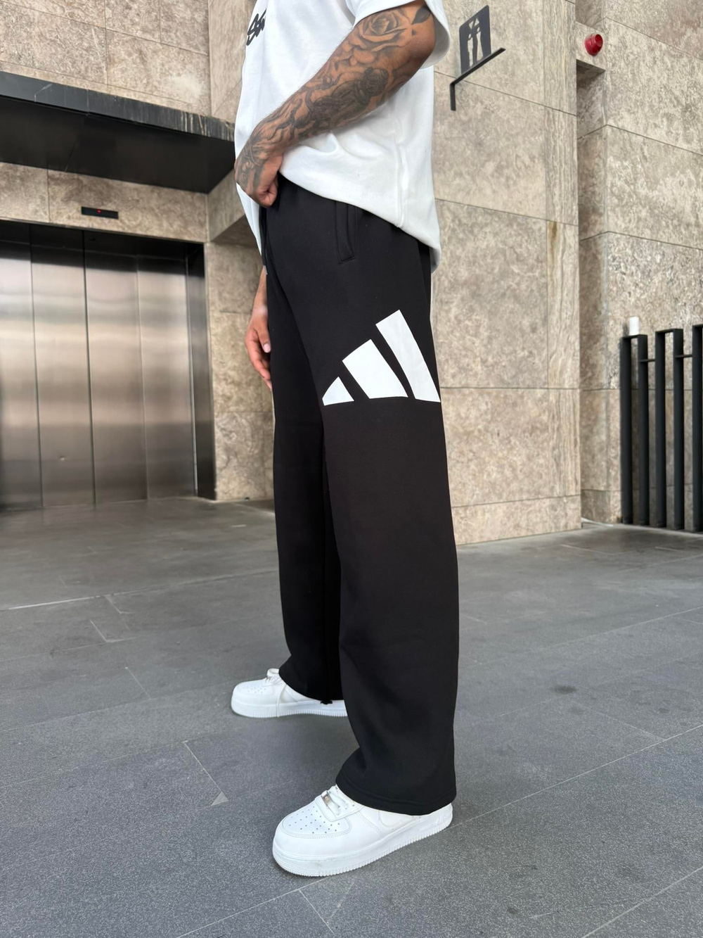 Piramit Yan Baskı Eşofman - Siyah