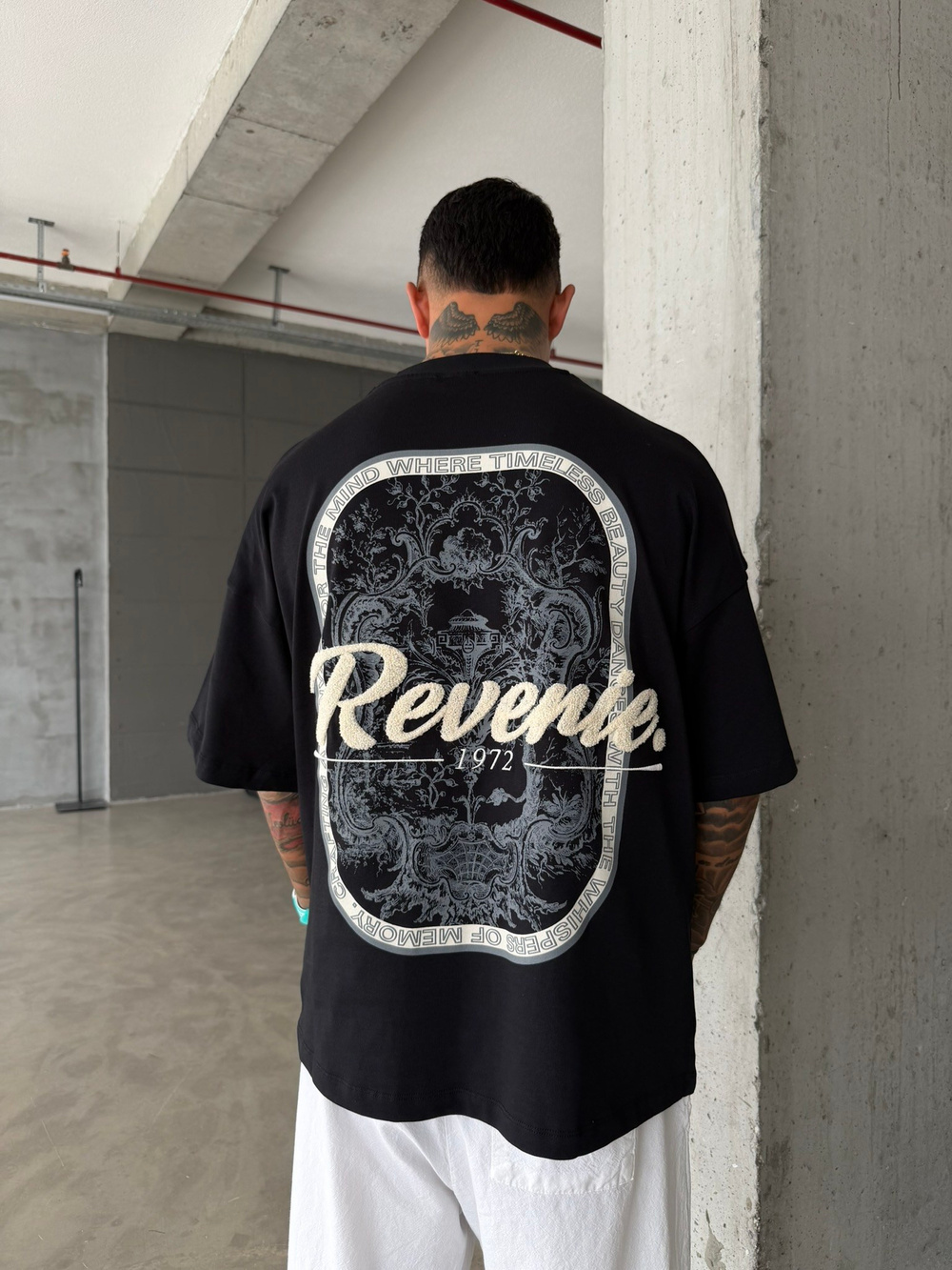 Reverie Nakışlı Premium T-Shirt - Siyah