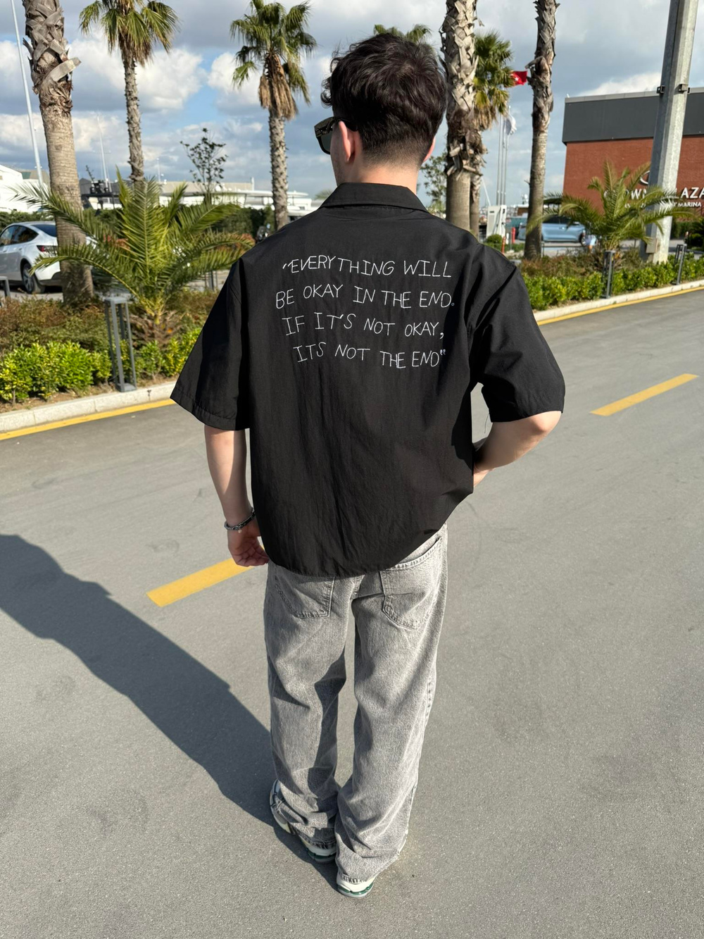 Sırt Yazı Nakışlı Kısakol Gömlek - Siyah