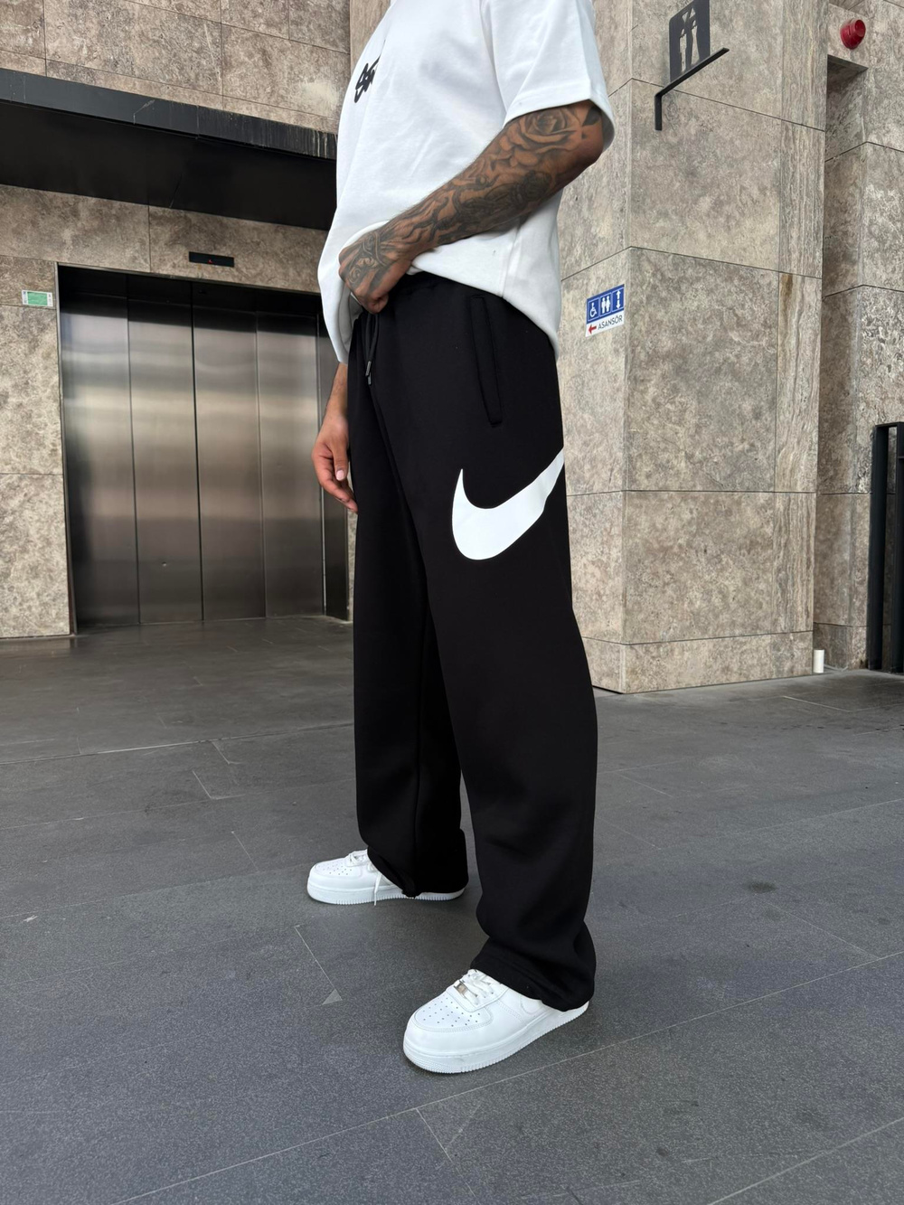 Yan Büyük Baskı Tek NK Eşofman - Siyah