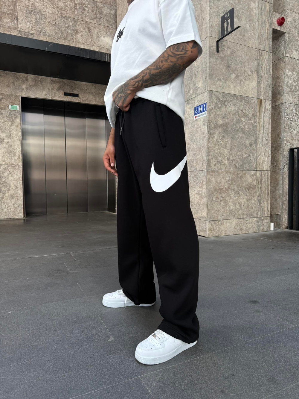 Yan Büyük Baskı Tek NK Eşofman - Siyah