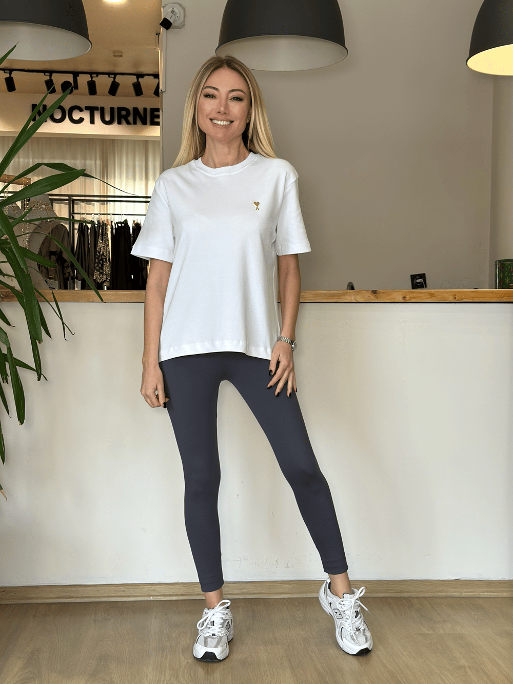 Marka Model Beyaz Tshirt Askı0077