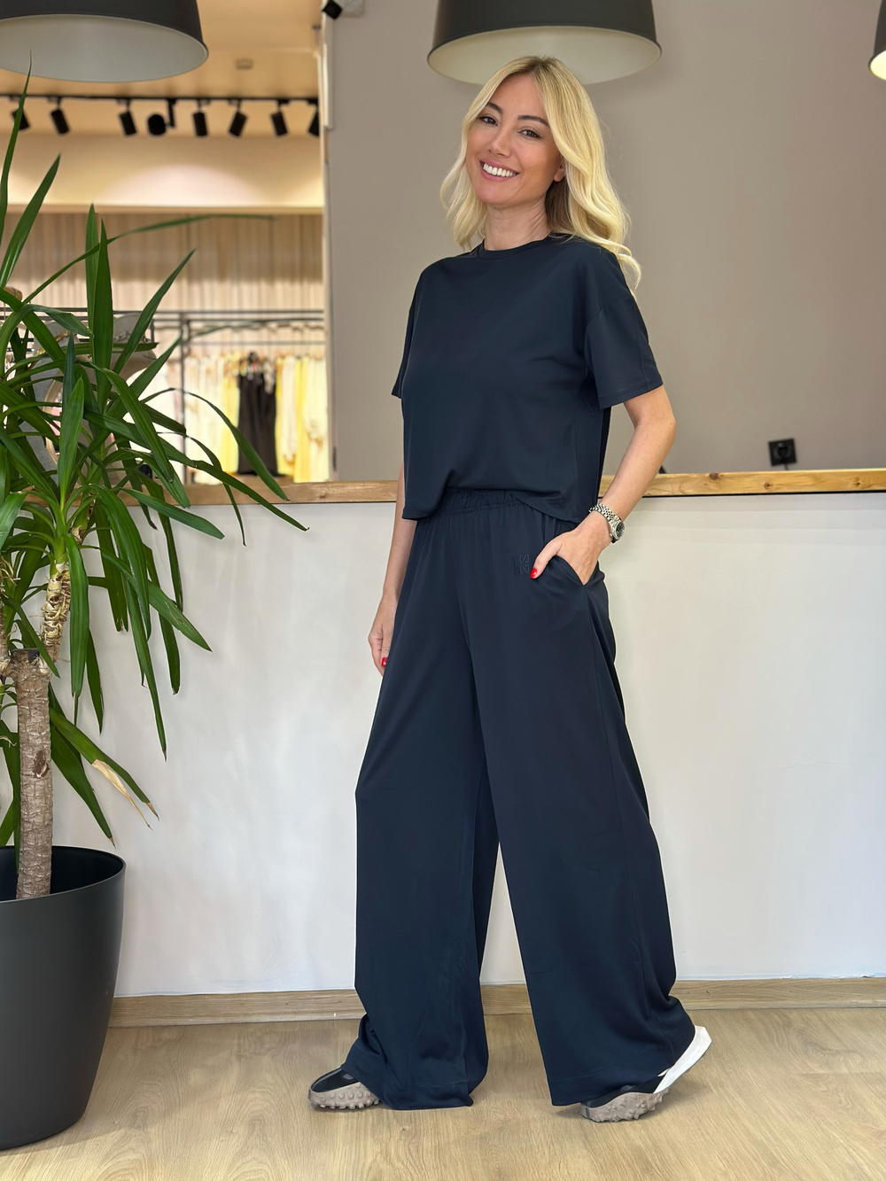 Marka Model Modal Siyah Takım
