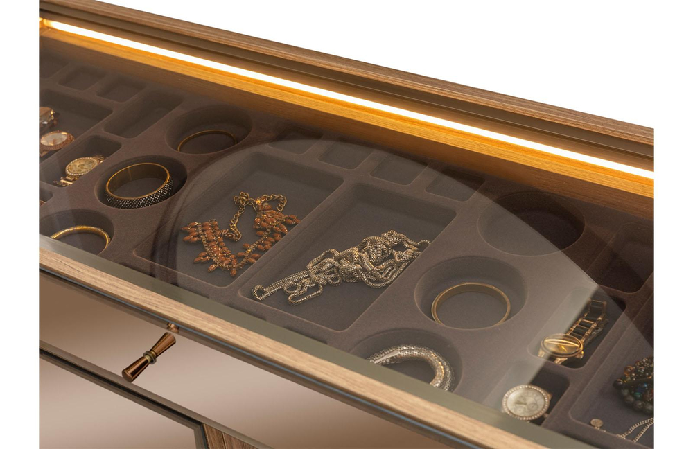 Flora Makyaj Masası