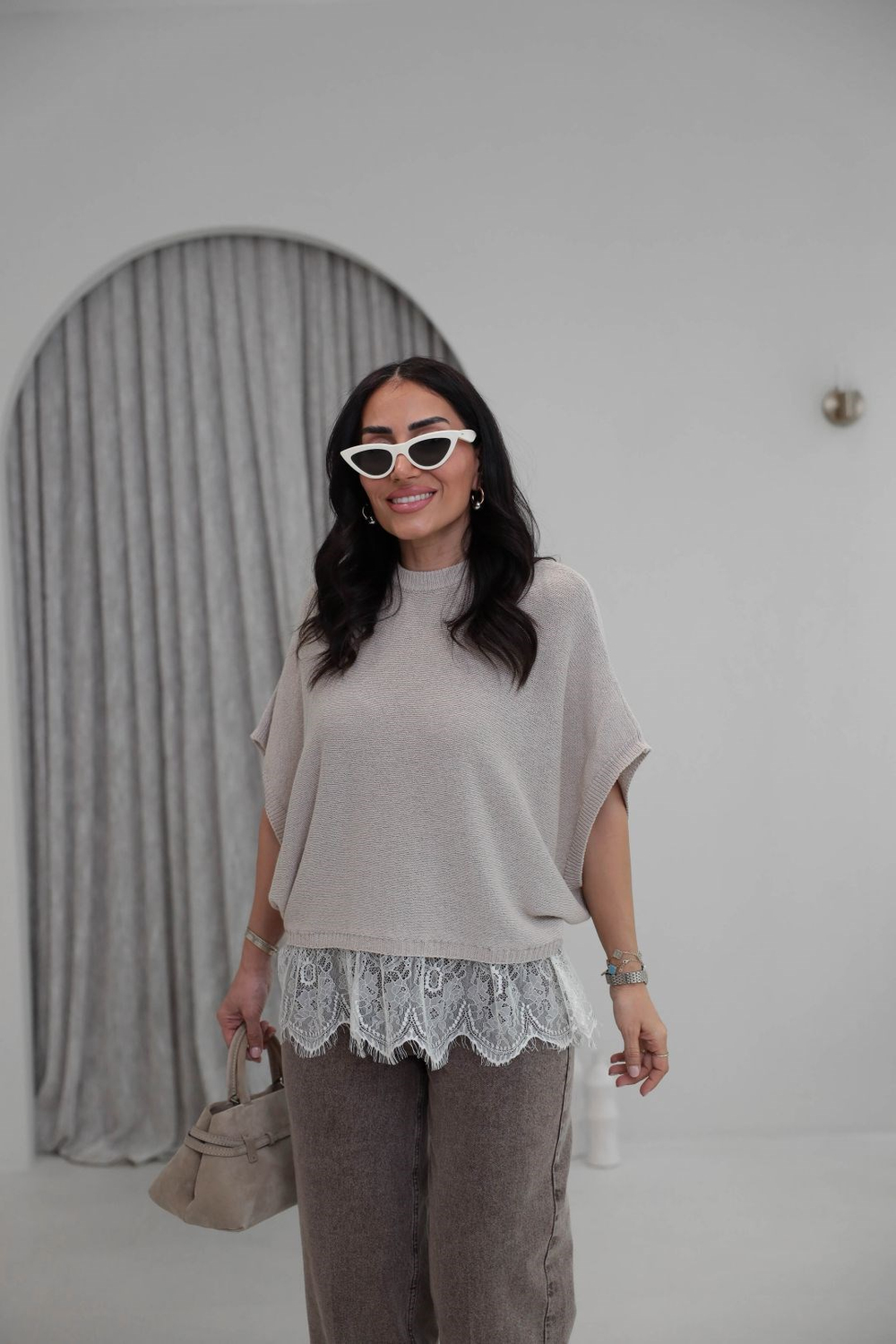 1025 Etek Ucu Dantelli Düşük Omuz Triko Bluz TAŞ