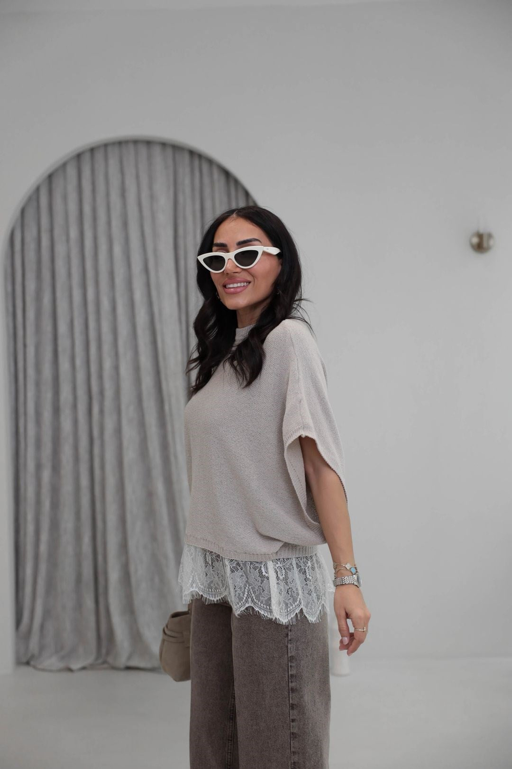 1025 Etek Ucu Dantelli Düşük Omuz Triko Bluz TAŞ