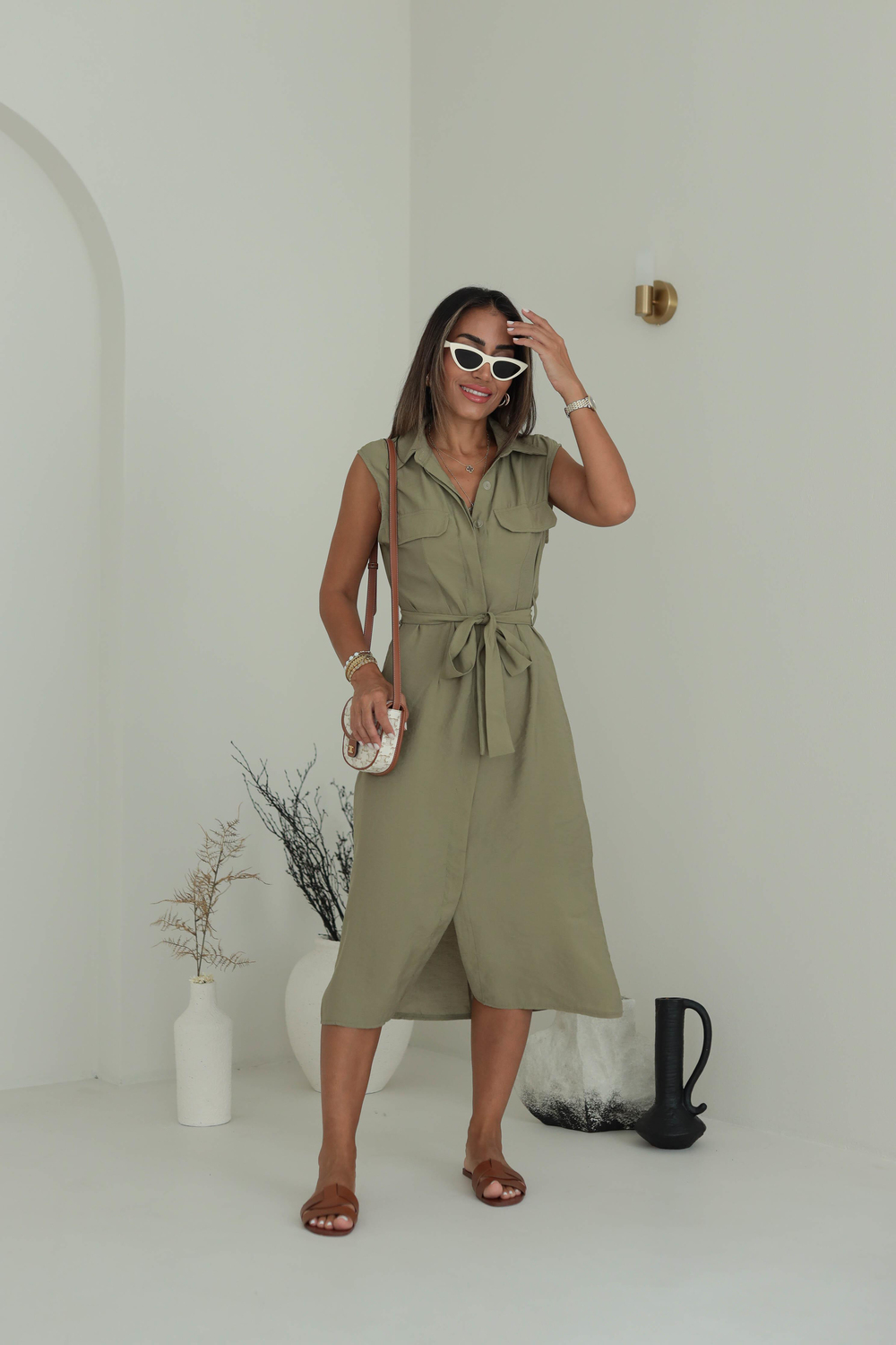 1745 Sıfır Kol Önden Düğmeli Kuşaklı Elbise