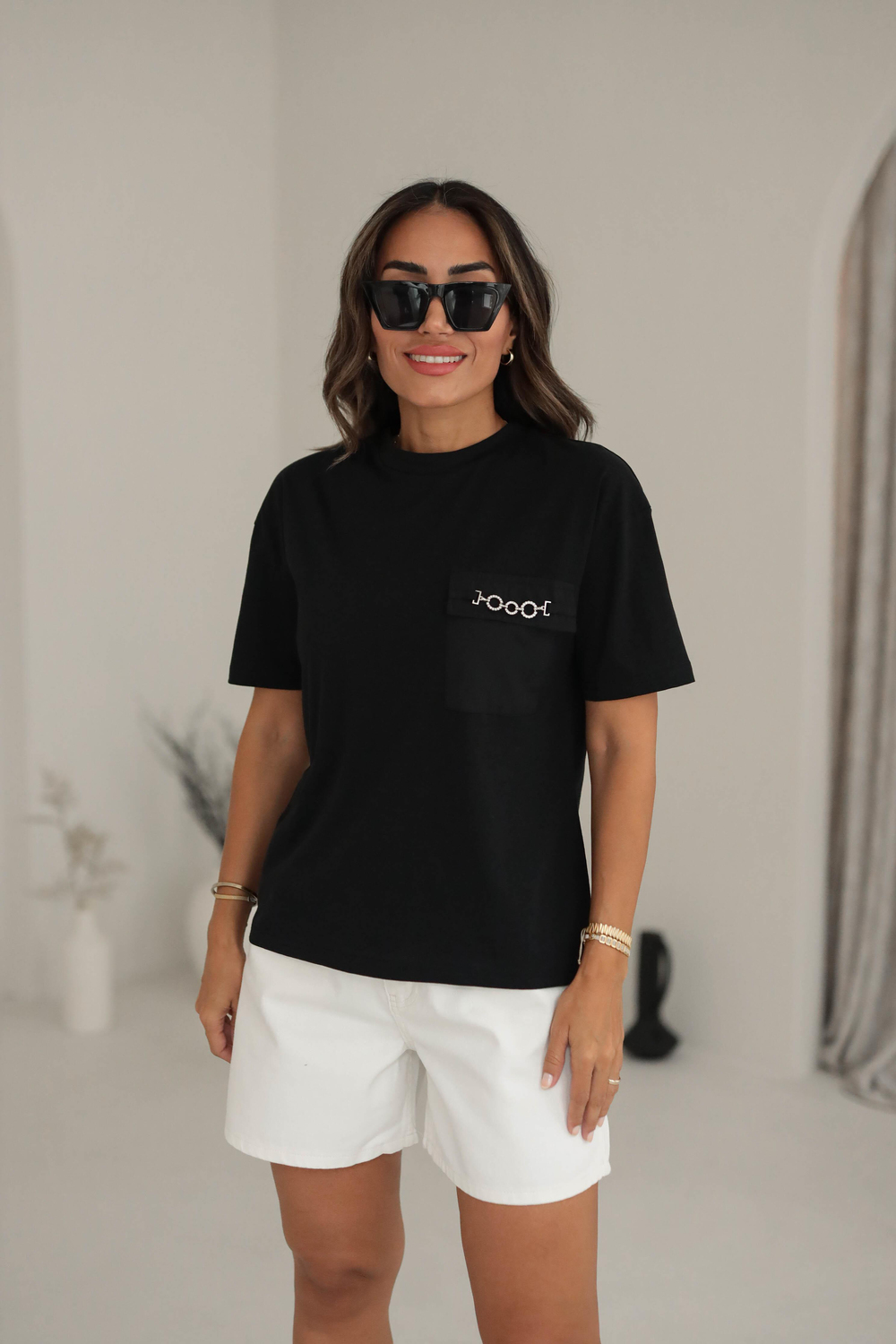 0001 Cep Zincirli Taş Detaylı Pamuklu Tshirt