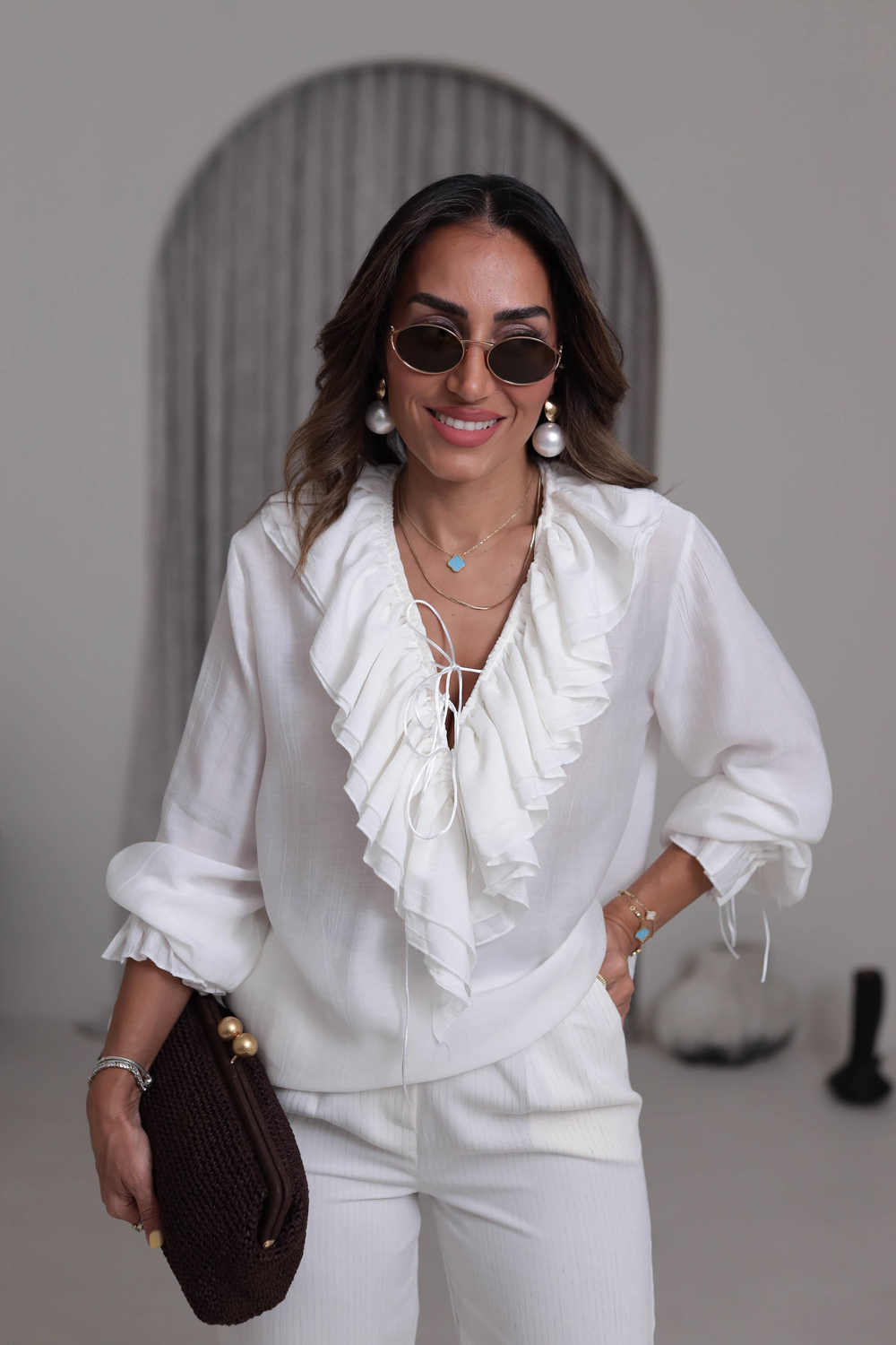 3163 V Yaka Fırfırlı Gömlek BEYAZ