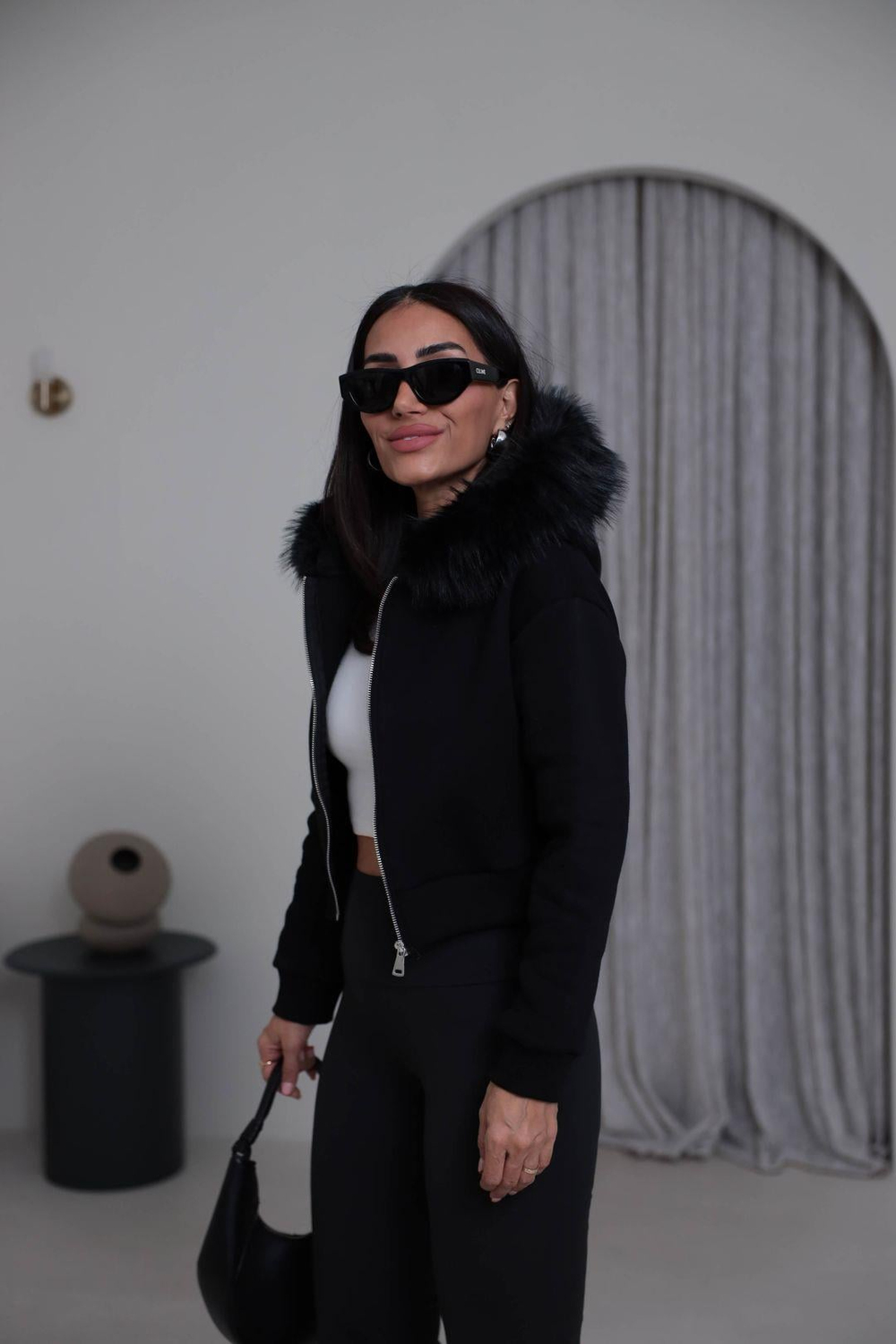 4067 Kapşonu Kürklü Şardonlu Kısa Sweatshirt SİYAH