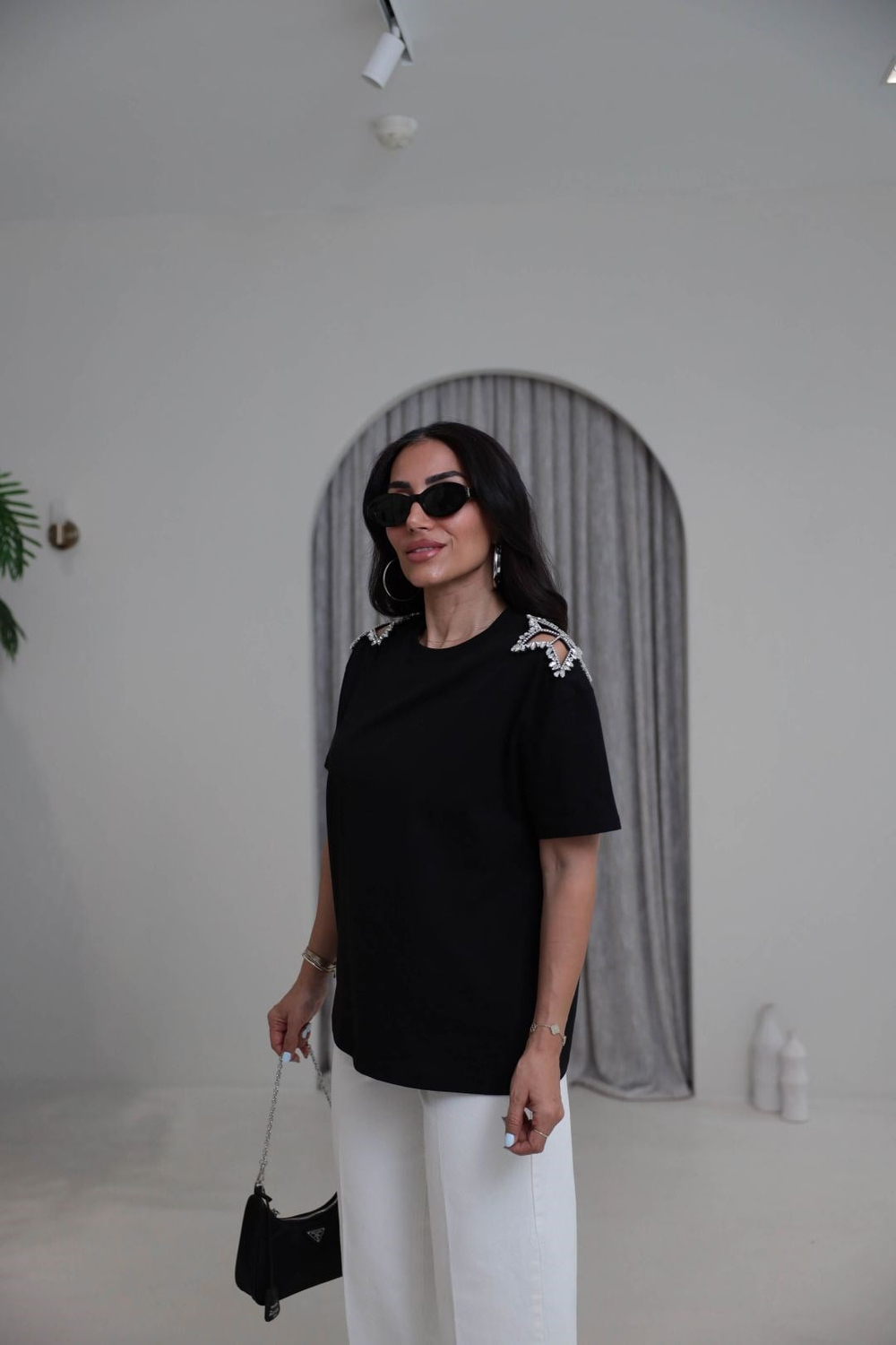 Omuzu Yıldız Taşlı Tshirt SİYAH