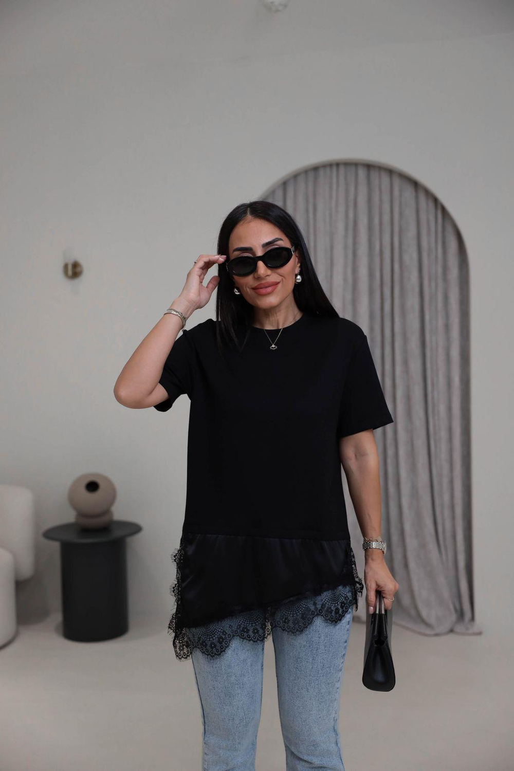 1248 Saten Garnili Dantel Güpürlü Tasarım Tshirt SİYAH