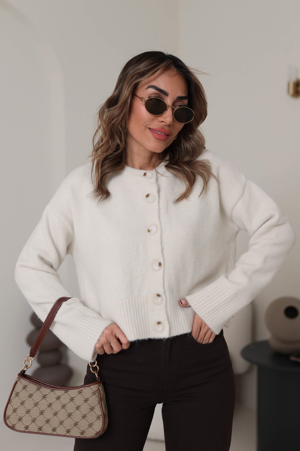 0280 Düğmeli Yumoş Yanları Yırtmaçlı Hırka BEJ