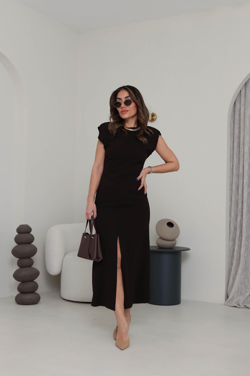 2043 Omuzları Vatkalı Ön Yırtmaç Detaylı Elbise ACI KAHVE