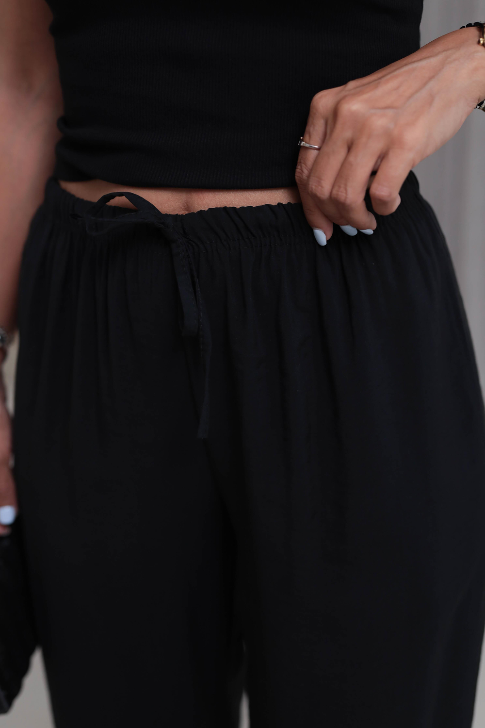 Beli Lastikli Bağcıklı Tencel Pantolon SİYAH