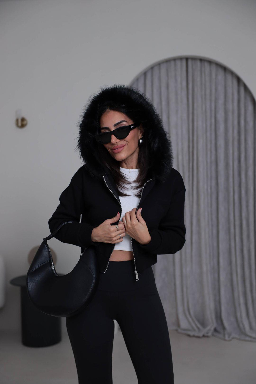 4067 Kapşonu Kürklü Şardonlu Kısa Sweatshirt SİYAH